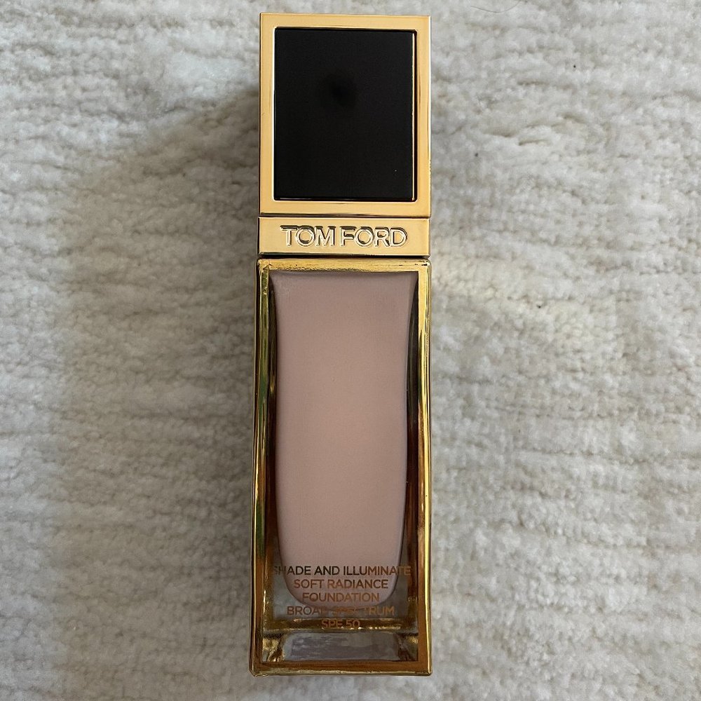 Tom Ford Shade and Illuminate Soft Radiance Foundation Broad Spectrum SPF 50